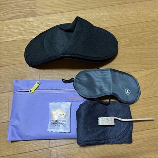 トラベルポーチ  アイマスク、スリッパ、靴下、耳栓、歯ブラシ、5点セット(旅行用品)