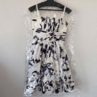 ビーシービージーマックスアズリア(BCBGMAXAZRIA)の【最終値下げ】BCBGマックスアズリア　花柄ワンピース(ミニドレス)