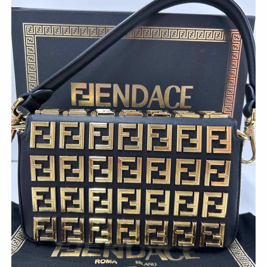 FENDACE(フェンダーチェ)のフェンディ ブローチ ミニ バゲット フェンダス バッグ レディースのバッグ(ショルダーバッグ)の商品写真