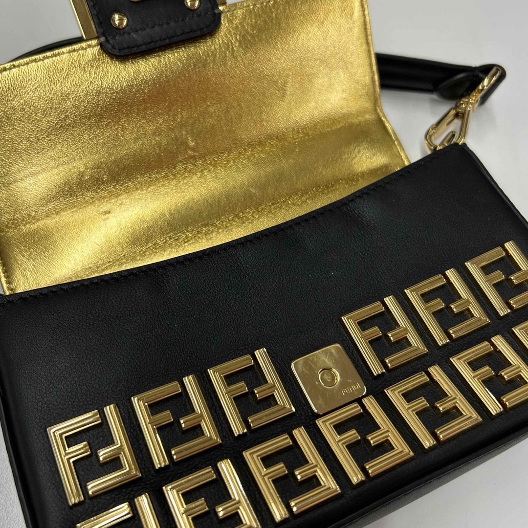 FENDACE(フェンダーチェ)のフェンディ ブローチ ミニ バゲット フェンダス バッグ レディースのバッグ(ショルダーバッグ)の商品写真