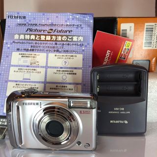 フジフイルム(富士フイルム)の【充電用の単三電池付】 Fujifilm Finepix A800 元箱付き(コンパクトデジタルカメラ)