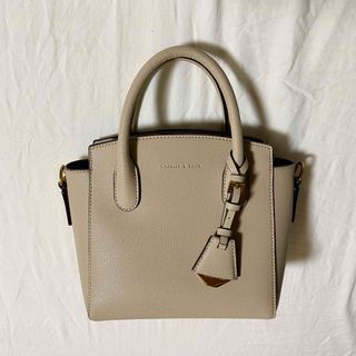 チャールズアンドキース(Charles and Keith)のグレージュ　ハンドバック(ハンドバッグ)