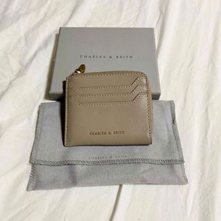 チャールズアンドキース(Charles and Keith)のグレージュ　ミニウォレット(財布)