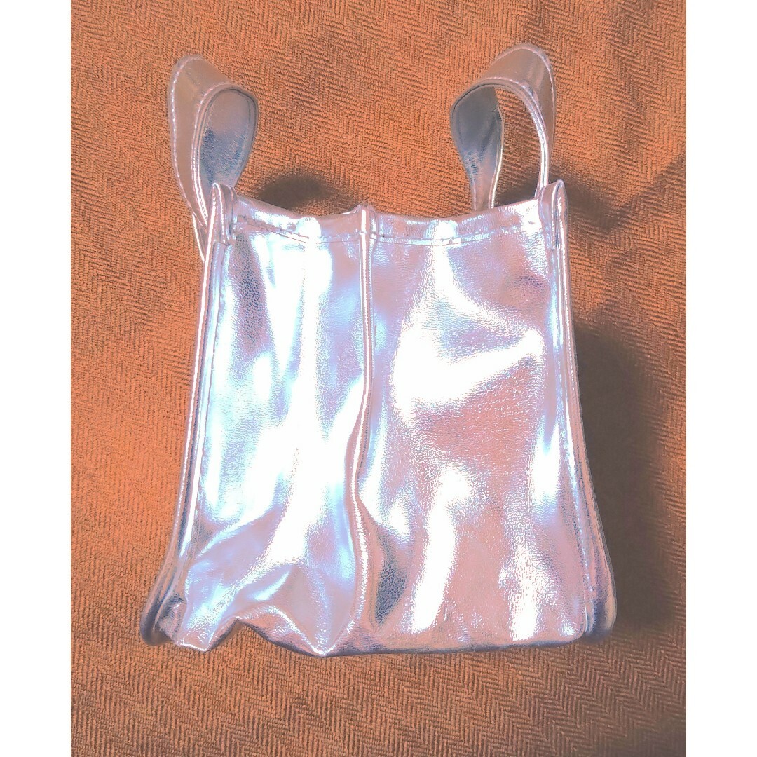 RMK(アールエムケー)のRMK シルバー BAG 多機能 ミニ バッグ 便利 ポーチ コスメ inバッグ レディースのバッグ(その他)の商品写真