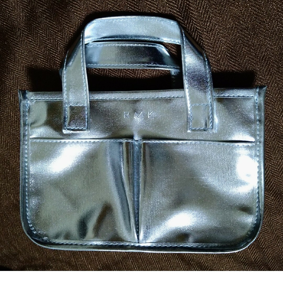 RMK(アールエムケー)のRMK シルバー BAG 多機能 ミニ バッグ 便利 ポーチ コスメ inバッグ レディースのバッグ(その他)の商品写真