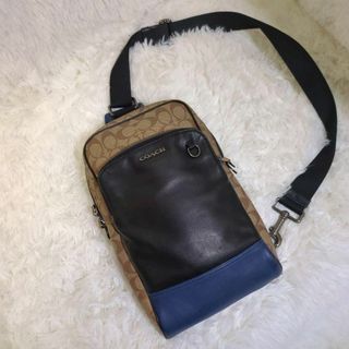 コーチ(COACH)のCOACH　コーチ　ボディバッグ　ワンショルダー　レザー PVC シグネチャー(ボディーバッグ)