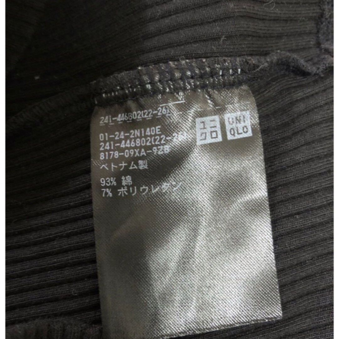 UNIQLO(ユニクロ)のユニクロ ショート丈 Tシャツ ブラック リブ素材 レディースのトップス(カットソー(半袖/袖なし))の商品写真