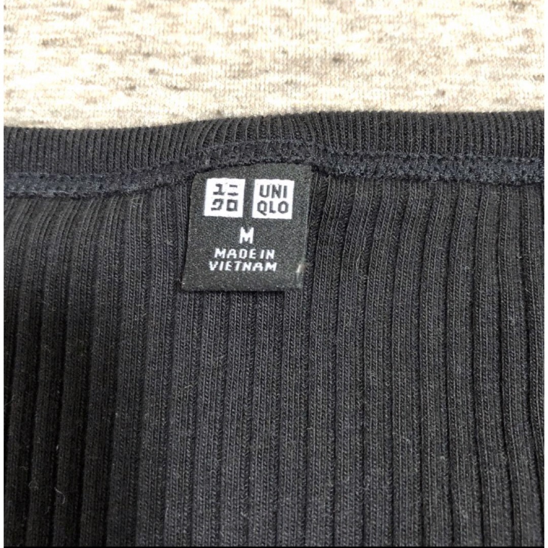 UNIQLO(ユニクロ)のユニクロ ショート丈 Tシャツ ブラック リブ素材 レディースのトップス(カットソー(半袖/袖なし))の商品写真