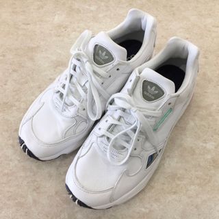 アディダス(adidas)のアディダススニーカー ファルコン B37845(スニーカー)