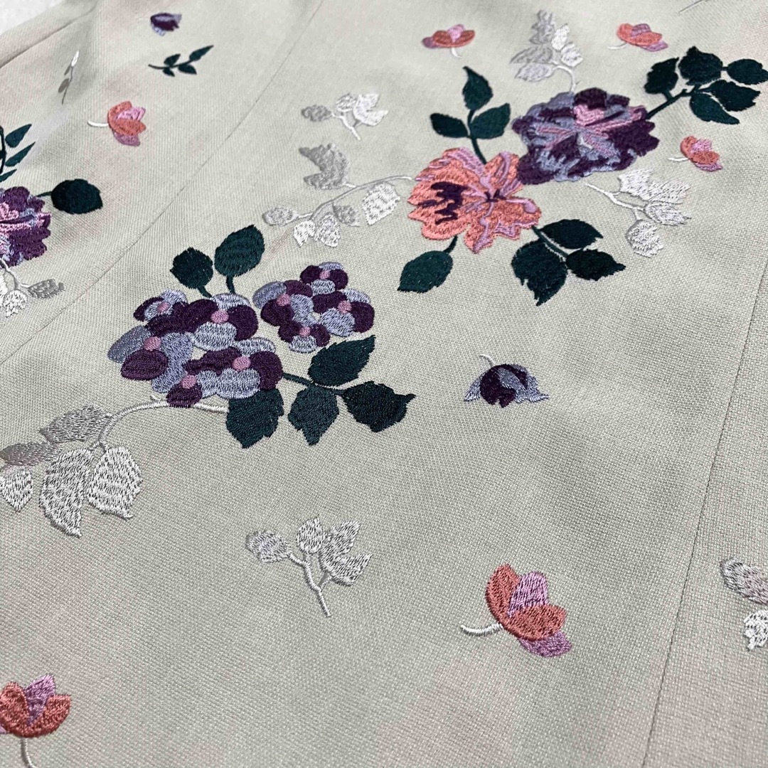 新品同様 タグ付 ローラアシュレイ 花柄 刺繍 ひざ丈 ワンピース 新品同様 タグ付 ローラアシュレイ 花柄 刺繍 ひざ丈 ワンピース