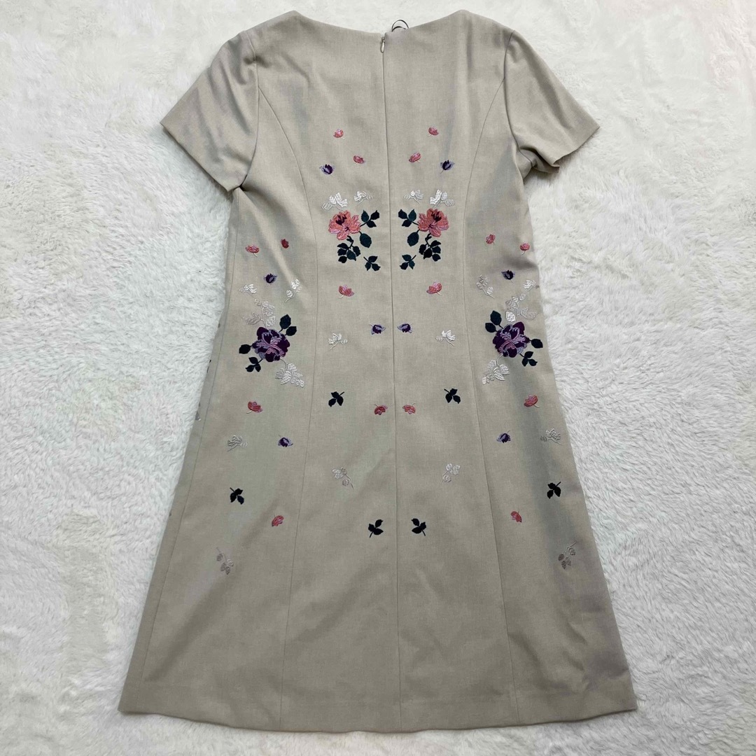 新品同様 タグ付 ローラアシュレイ 花柄 刺繍 ひざ丈 ワンピース 新品同様 タグ付 ローラアシュレイ 花柄 刺繍 ひざ丈 ワンピース