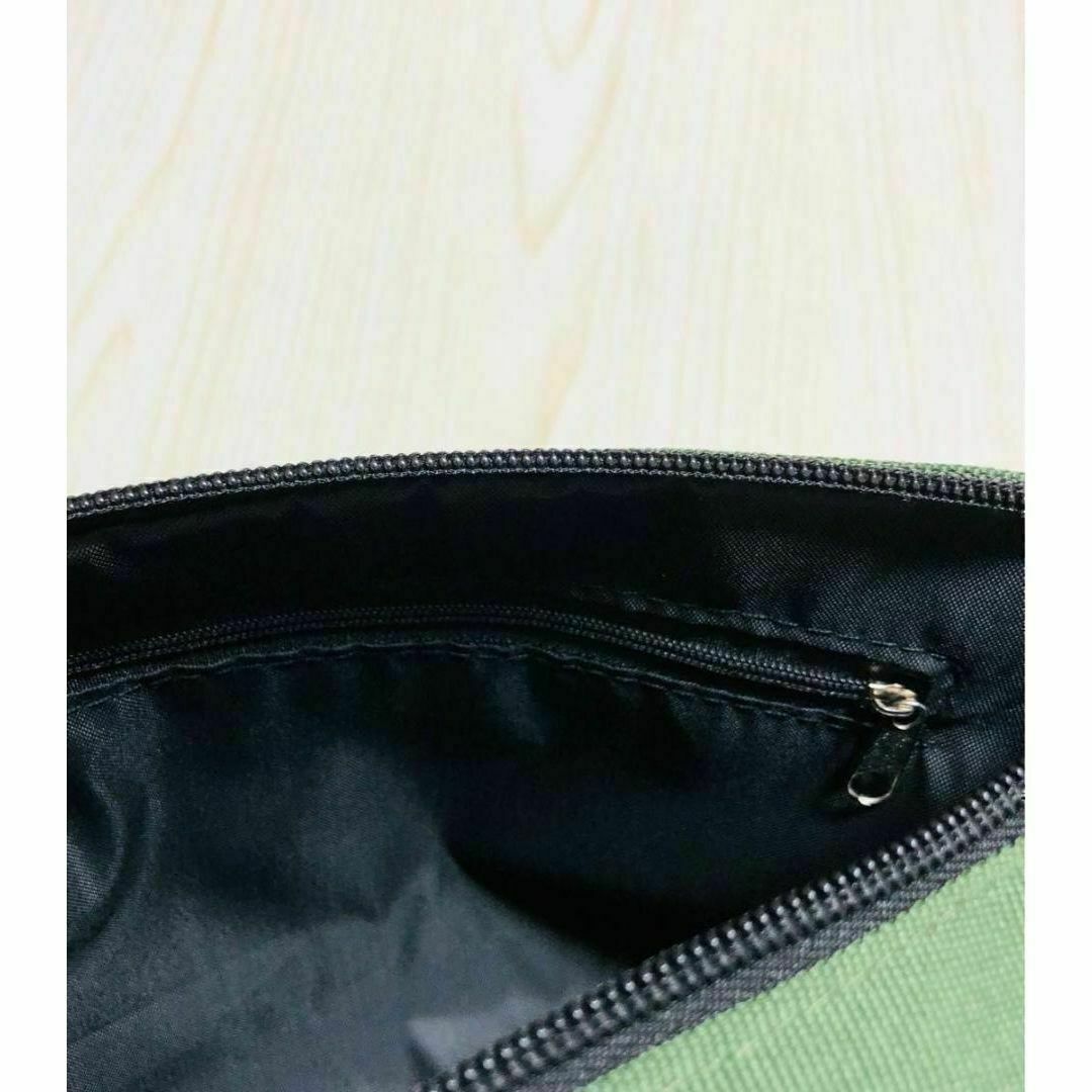 男女兼用 カーキ グリーン ショルダーバッグ ボディバッグ 斜め掛 大容量 韓国 メンズのバッグ(ショルダーバッグ)の商品写真