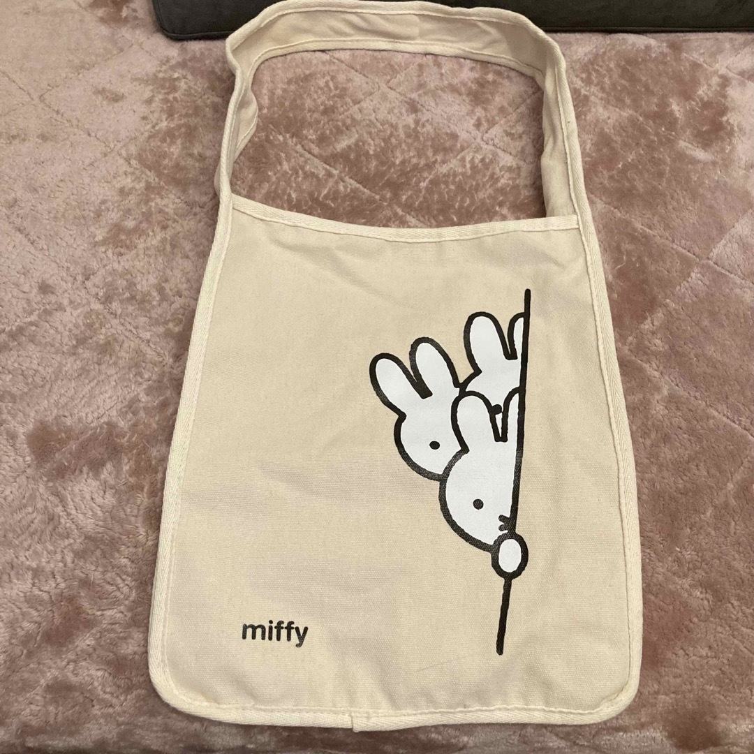 miffy(ミッフィー)のmiffy ミッフィー キャンパス生地 トートバッグ 未使用 大容量 レディースのバッグ(トートバッグ)の商品写真