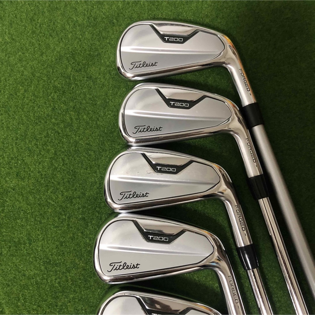 Titleist(タイトリスト)のタイトリスト　T200(2021) アイアン　3U.4U.5〜9.P.W 9本 スポーツ/アウトドアのゴルフ(クラブ)の商品写真