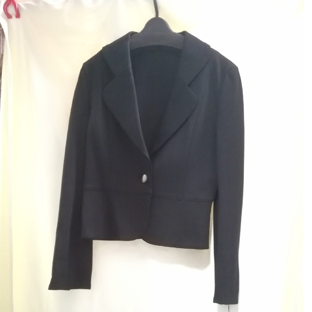 日本製 21000円　新品　ジャケット　黒　綿75% レディースのジャケット/アウター(テーラードジャケット)の商品写真