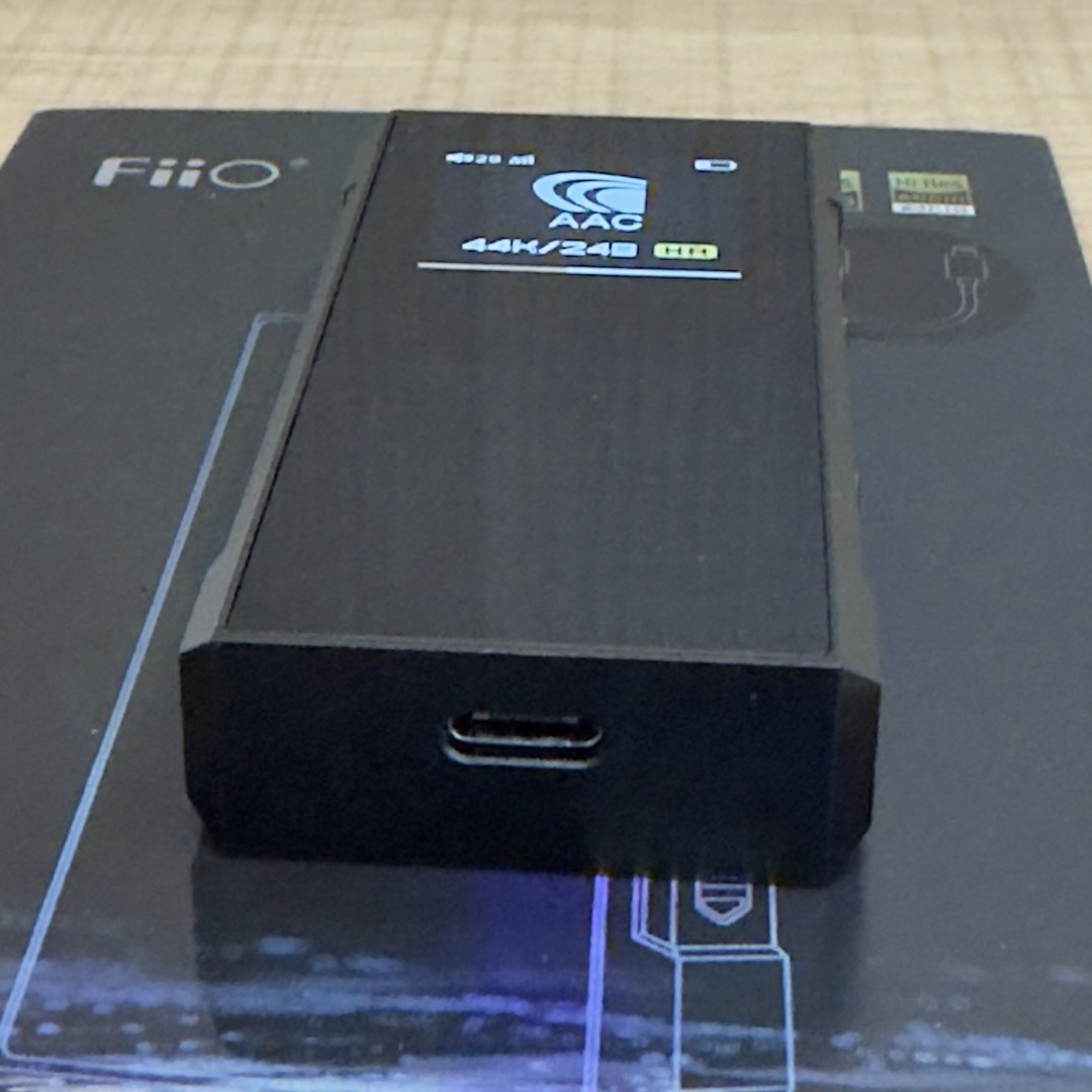 FiiO(フィーオ)のFiiO フィーオ BTR7 FIO-BTR7-B スマホ/家電/カメラのオーディオ機器(アンプ)の商品写真