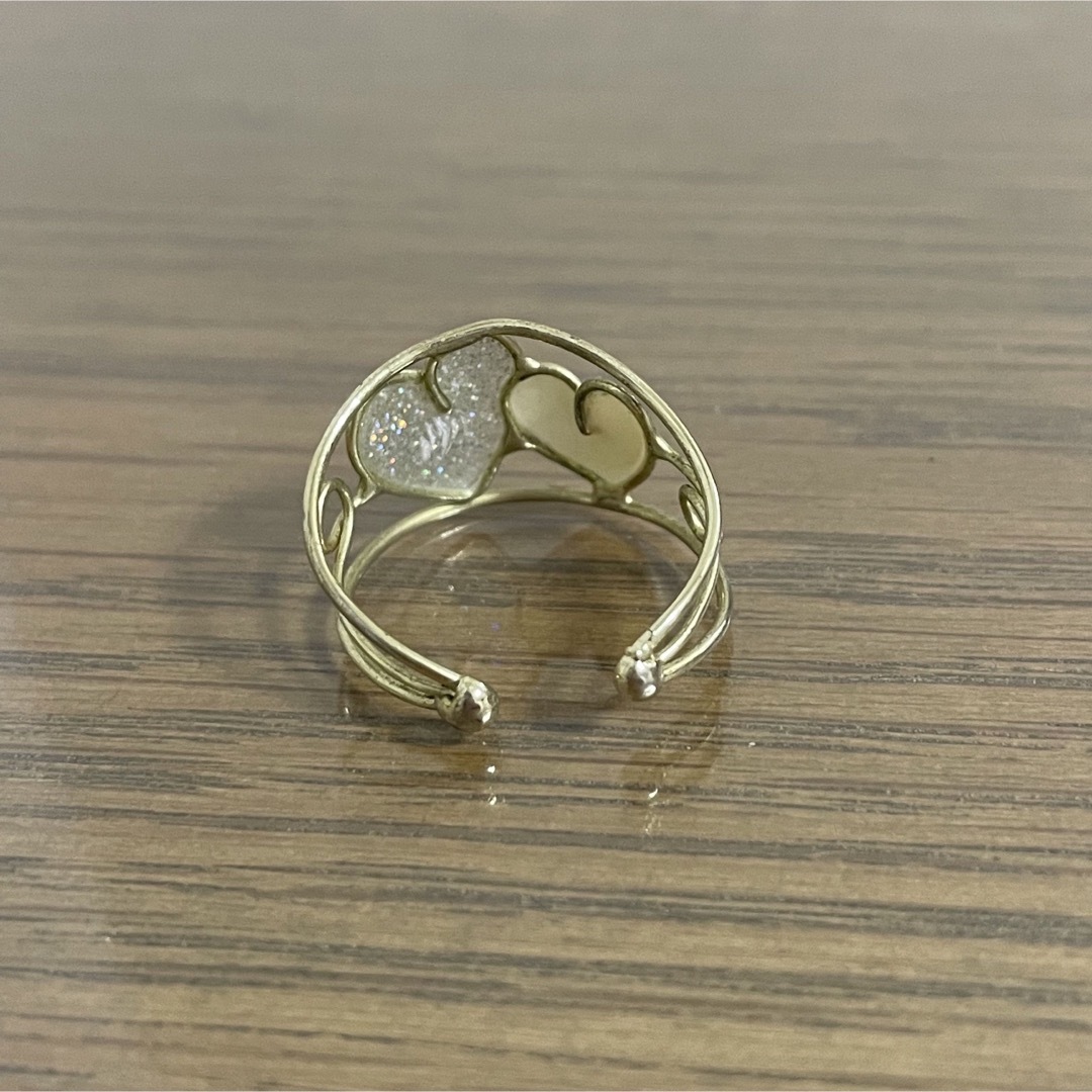 リング 指輪 ゴールド キラキラ ラメ ハート はーと 柄 白色 アクセサリー レディースのアクセサリー(リング(指輪))の商品写真