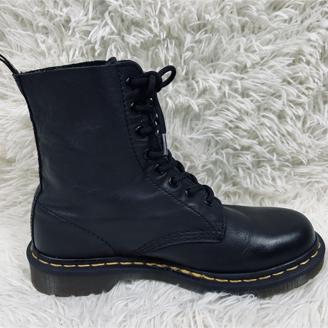 Dr.Martens(ドクターマーチン)の【美品】ドクターマーチン　ブーツ　8ホール　ブラック　レザー レディースの靴/シューズ(ブーツ)の商品写真