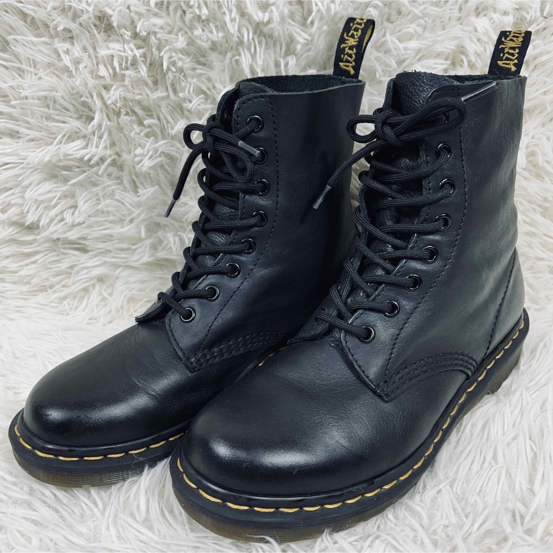 Dr.Martens(ドクターマーチン)の【美品】ドクターマーチン　ブーツ　8ホール　ブラック　レザー レディースの靴/シューズ(ブーツ)の商品写真