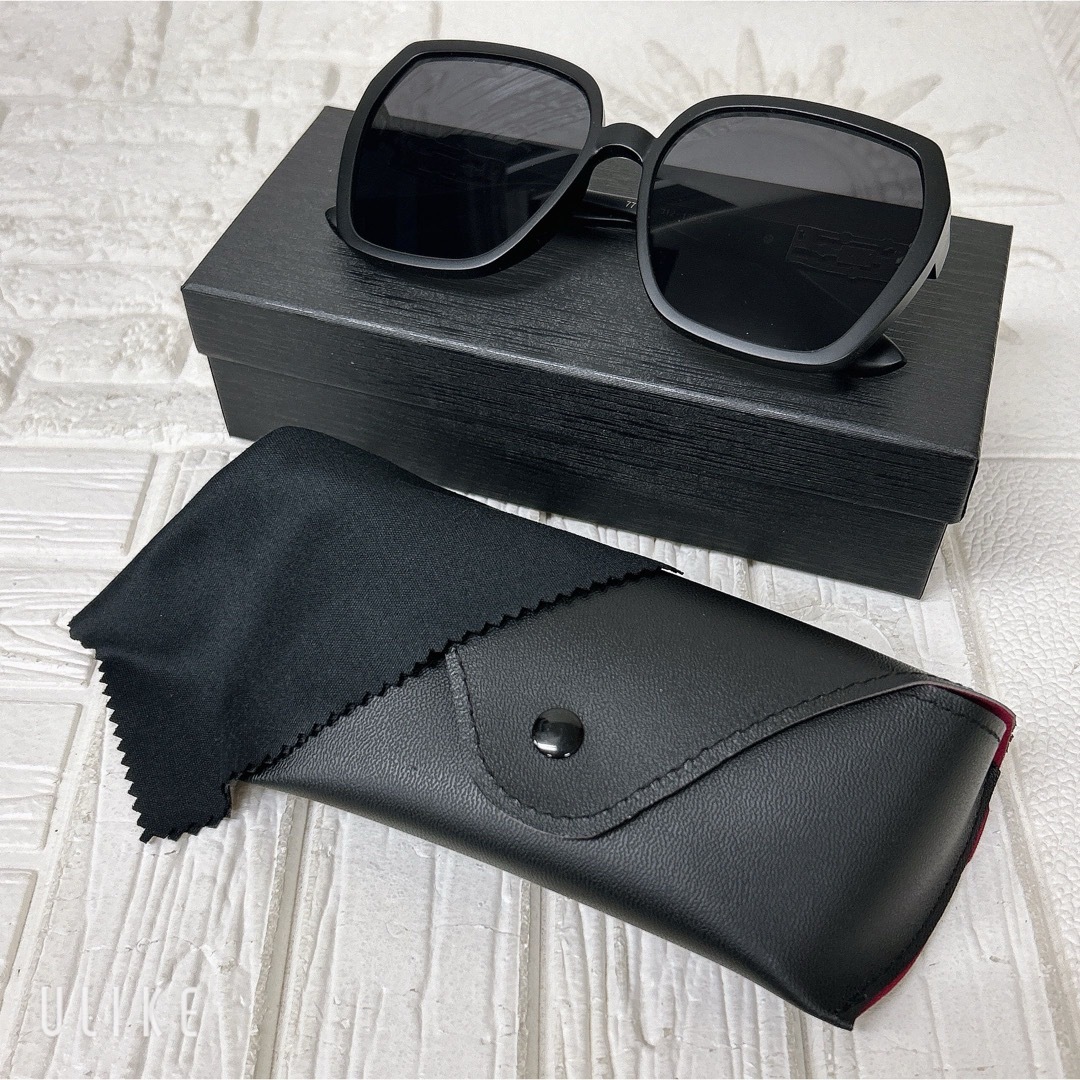 セール 新品 クリスタル装飾 サングラス UV380 マットブラック 4点セット レディースのファッション小物(サングラス/メガネ)の商品写真