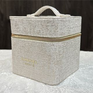 シャネル(CHANEL)の新品未使用 CHANELホリデー バニティポーチ ツイード 白系 販促品 箱付き(ポーチ)