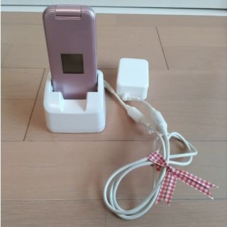 エヌティティドコモ(NTTdocomo)の【美品＊ほぼ未使用】らくらくホン F-01M ピンク♡(携帯電話本体)