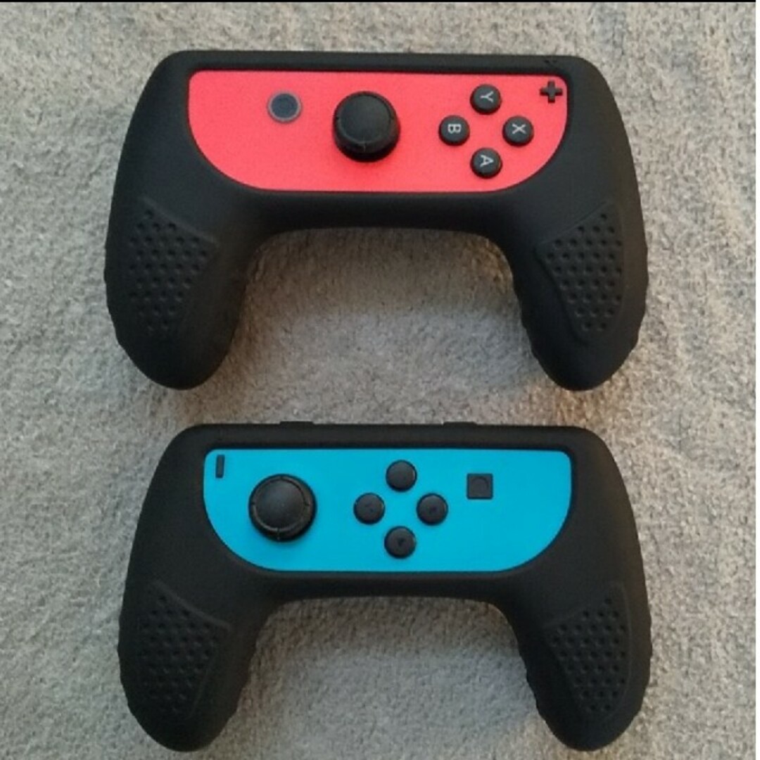 新品未使用 ニンテンドースイッチのジョイコンのシリコンカバー 左右 2個セット エンタメ/ホビーのゲームソフト/ゲーム機本体(その他)の商品写真