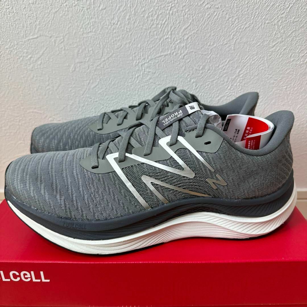 New Balance(ニューバランス)の新品　NB ニューバランス　FuelCell Propel v4 グレー　28 メンズの靴/シューズ(スニーカー)の商品写真