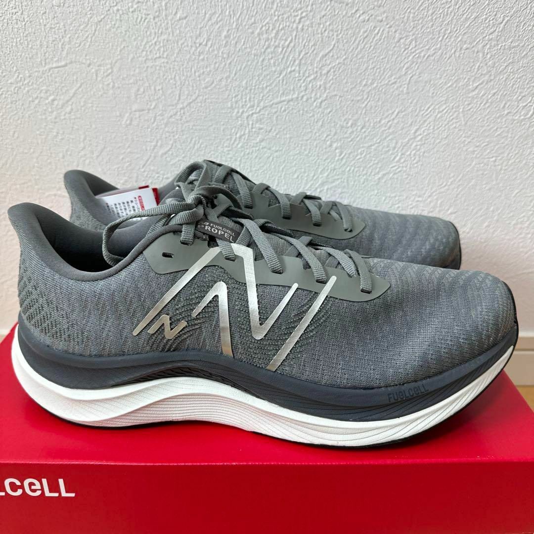 New Balance(ニューバランス)の新品　NB ニューバランス　FuelCell Propel v4 グレー　28 メンズの靴/シューズ(スニーカー)の商品写真