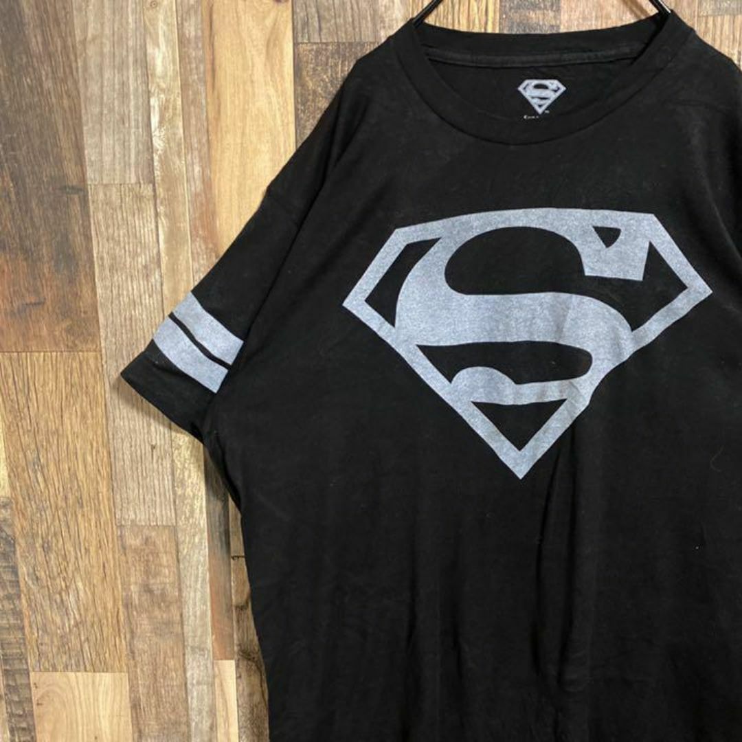 スーパーマン デカロゴ Tシャツ ブラック アニメ キャラクター USA古着 黒 メンズのトップス(Tシャツ/カットソー(半袖/袖なし))の商品写真