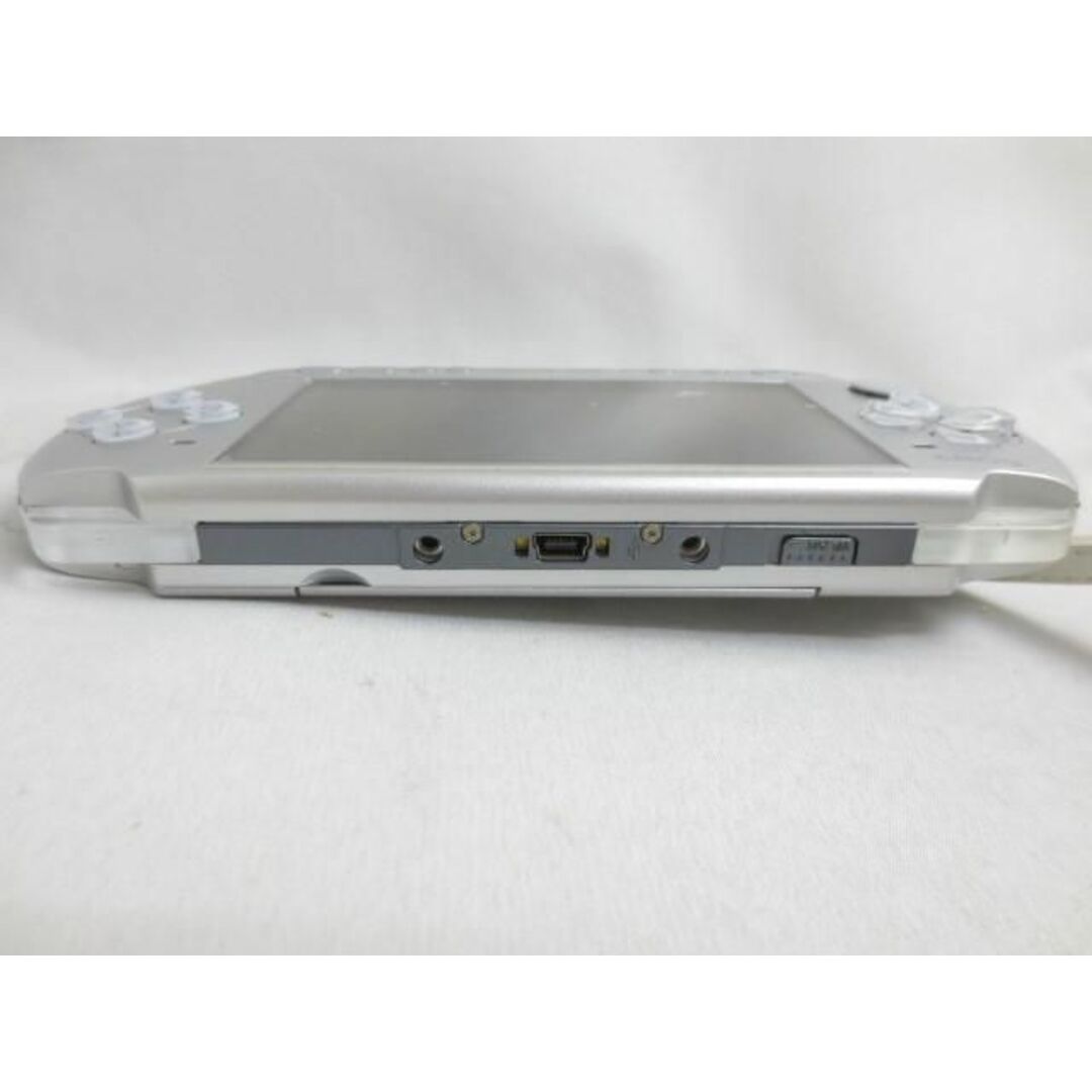  中古品 ゲーム PSP 本体 PSP3000 シルバー 動作品 電源ケーブル 4GBメモリーカード カバーケース付き エンタメ/ホビーのゲームソフト/ゲーム機本体(携帯用ゲーム機本体)の商品写真