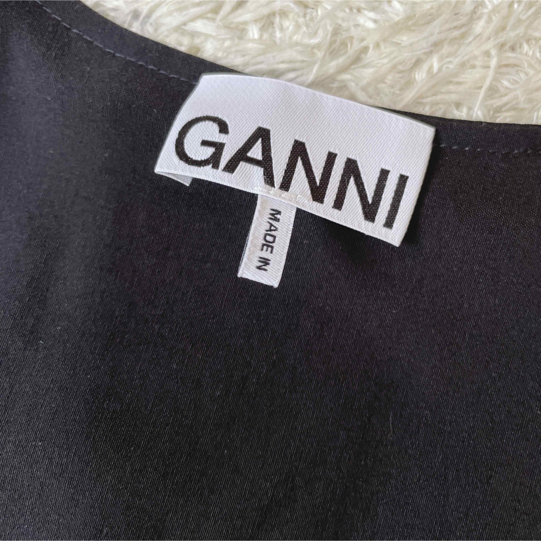 GANNI ブラック＆グリーン バルーン ミニワンピース　ガニー レディースのワンピース(ミニワンピース)の商品写真