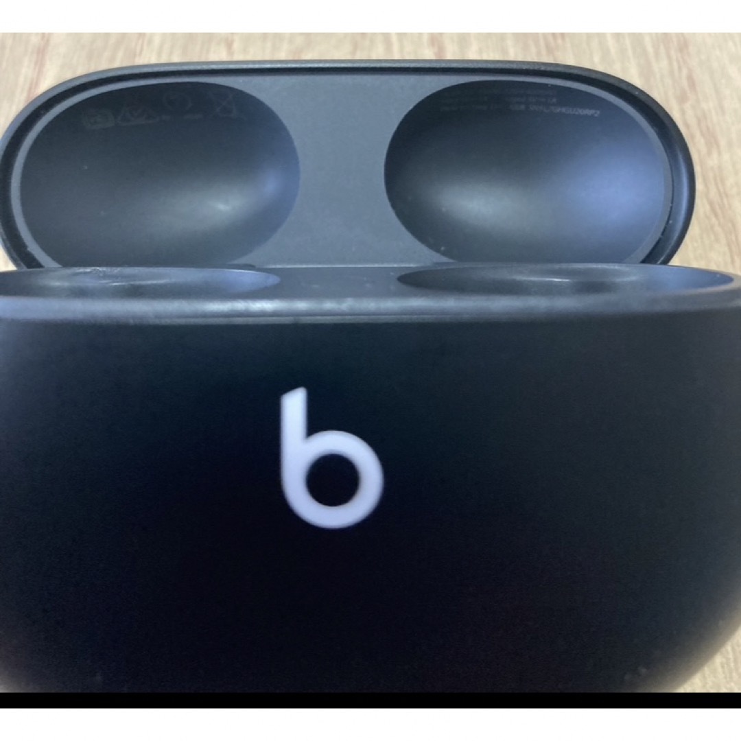 Beats by Dr Dre(ビーツバイドクタードレ)の【ブラック】国内正規品　Beats Studio Buds【充電ケース】11 スマホ/家電/カメラのオーディオ機器(ヘッドフォン/イヤフォン)の商品写真