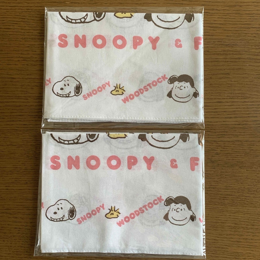 SNOOPY(スヌーピー)の新品未開封　スヌーピー　手ぬぐい　2セット エンタメ/ホビーのおもちゃ/ぬいぐるみ(キャラクターグッズ)の商品写真