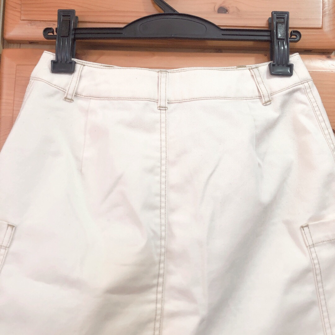 LOWRYS FARM(ローリーズファーム)のミニスカート　白　アイボリー　無地　ローリーズファーム  M 可愛い　台形 レディースのスカート(ミニスカート)の商品写真