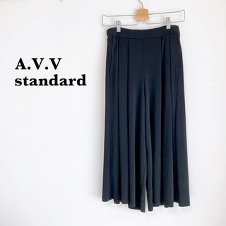 アーヴェヴェ(a.v.v)の【a.v.v  standard】とろみ素材 くるぶし丈 スカンツ〈ブラック〉(カジュアルパンツ)