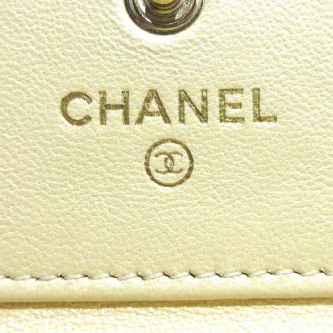 CHANEL(シャネル)のCHANEL(シャネル) 3つ折り財布 マトラッセ AP3328 メタリックライトイエロー ゴールド金具 ラムスキン レディースのファッション小物(財布)の商品写真