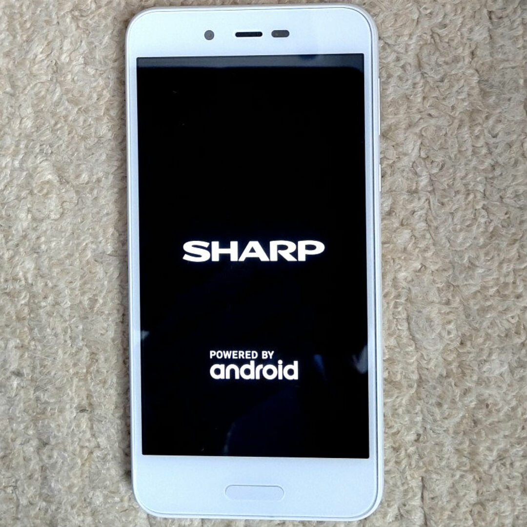SHARP(シャープ)の美品 AQUOS sense lite SH-M05 ホワイト スマホ/家電/カメラのスマートフォン/携帯電話(スマートフォン本体)の商品写真