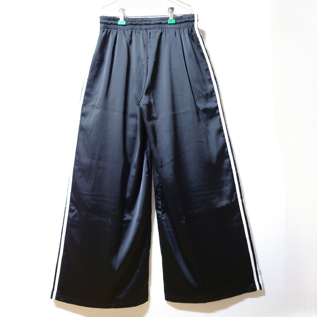 adidas(アディダス)の【新品】adidas★ルーズフィット ワイドレッグパンツ★黒★2XL★男女兼用 レディースのパンツ(カジュアルパンツ)の商品写真