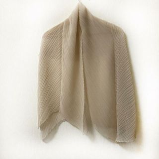 プリーツプリーズイッセイミヤケ(PLEATS PLEASE ISSEY MIYAKE)のPLEATS PLEASE(プリーツプリーズ) ストール(ショール) - ベージュ プリーツ ポリエステル(マフラー/ショール)