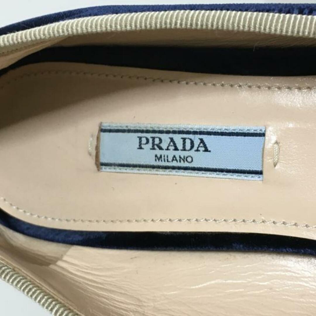 PRADA(プラダ)のPRADA(プラダ) フラットシューズ 37 レディース - ダークネイビー×ベージュ リボン ベロア×化学繊維 レディースの靴/シューズ(その他)の商品写真