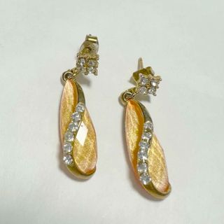 サーモンピンク　ピアス　春ピアス(ピアス)