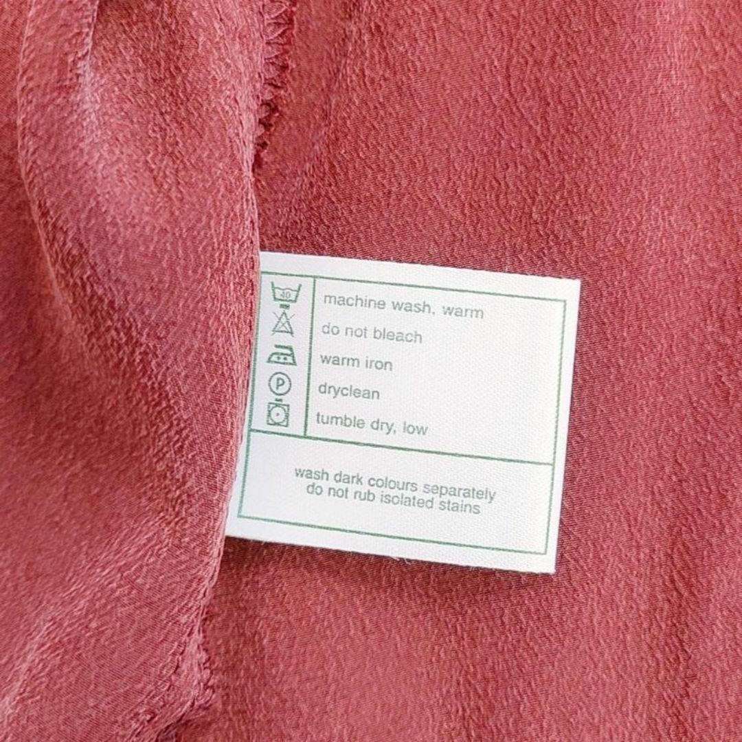 LAURA ASHLEY(ローラアシュレイ)のローラアシュレイ　ピンタック　シルクシャツ　ブラウス　自宅でお洗濯可能 レディースのトップス(シャツ/ブラウス(長袖/七分))の商品写真