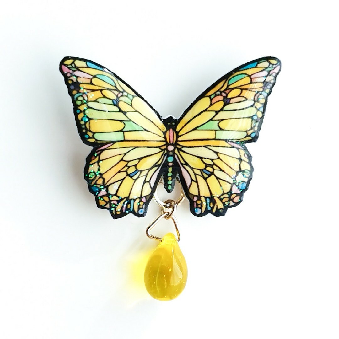 選べるステンドグラス風蝶とチェコビーズのピンバッジ ハンドメイドのアクセサリー(コサージュ/ブローチ)の商品写真
