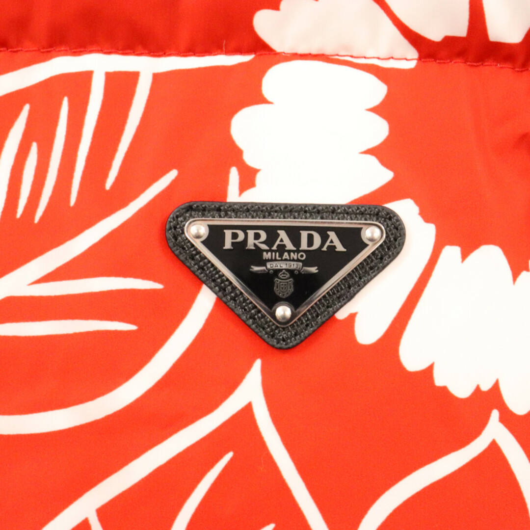 PRADA(プラダ)のPRADA プラダ 21AW フローラル柄 フーデッド ダウンジャケット レッド/ホワイト SGC025 S212 10UU メンズのジャケット/アウター(ダウンジャケット)の商品写真