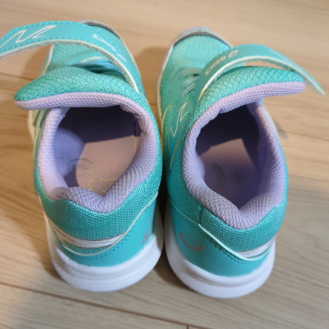 asics(アシックス)のアシックス　キッズスニーカー美品16cm 緑グリーン　男の子女の子 キッズ/ベビー/マタニティのキッズ靴/シューズ(15cm~)(スニーカー)の商品写真