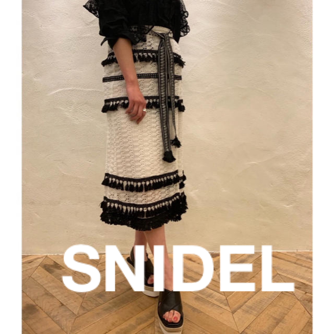 SNIDEL(スナイデル)の【SNIDEL】スナイデルレースフリンジロングスカート レディースのスカート(ロングスカート)の商品写真