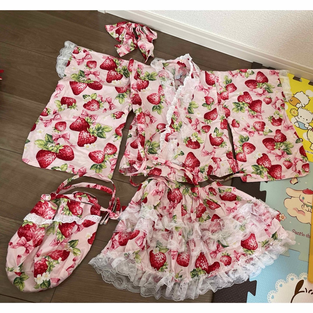 イチゴ浴衣 100cm キッズ/ベビー/マタニティのキッズ服女の子用(90cm~)(甚平/浴衣)の商品写真