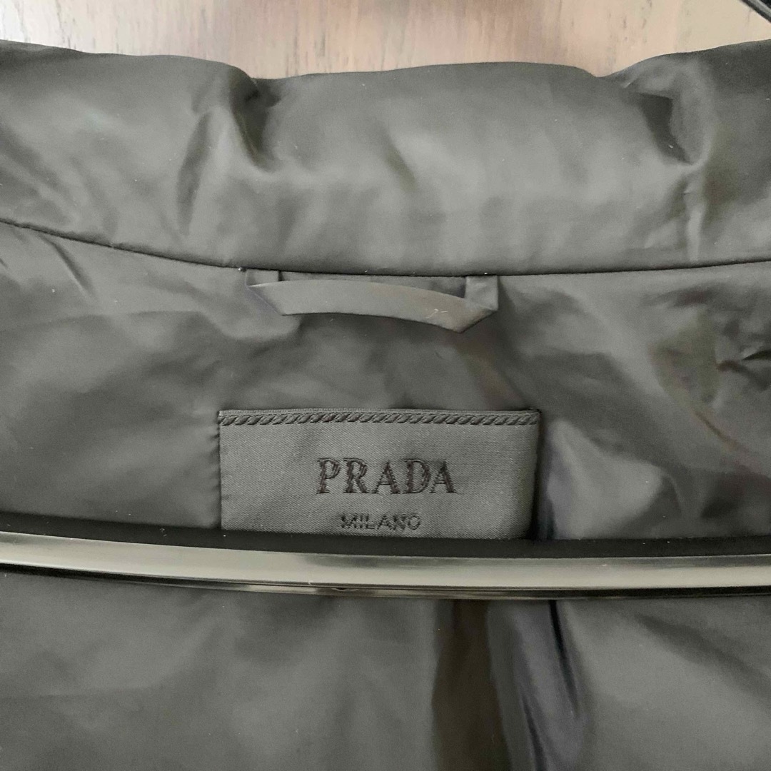 PRADA(プラダ)の【美品】PRADA プラダ 三角ロゴ ダウン サフィアーノ メンズ 52 メンズのジャケット/アウター(ダウンジャケット)の商品写真