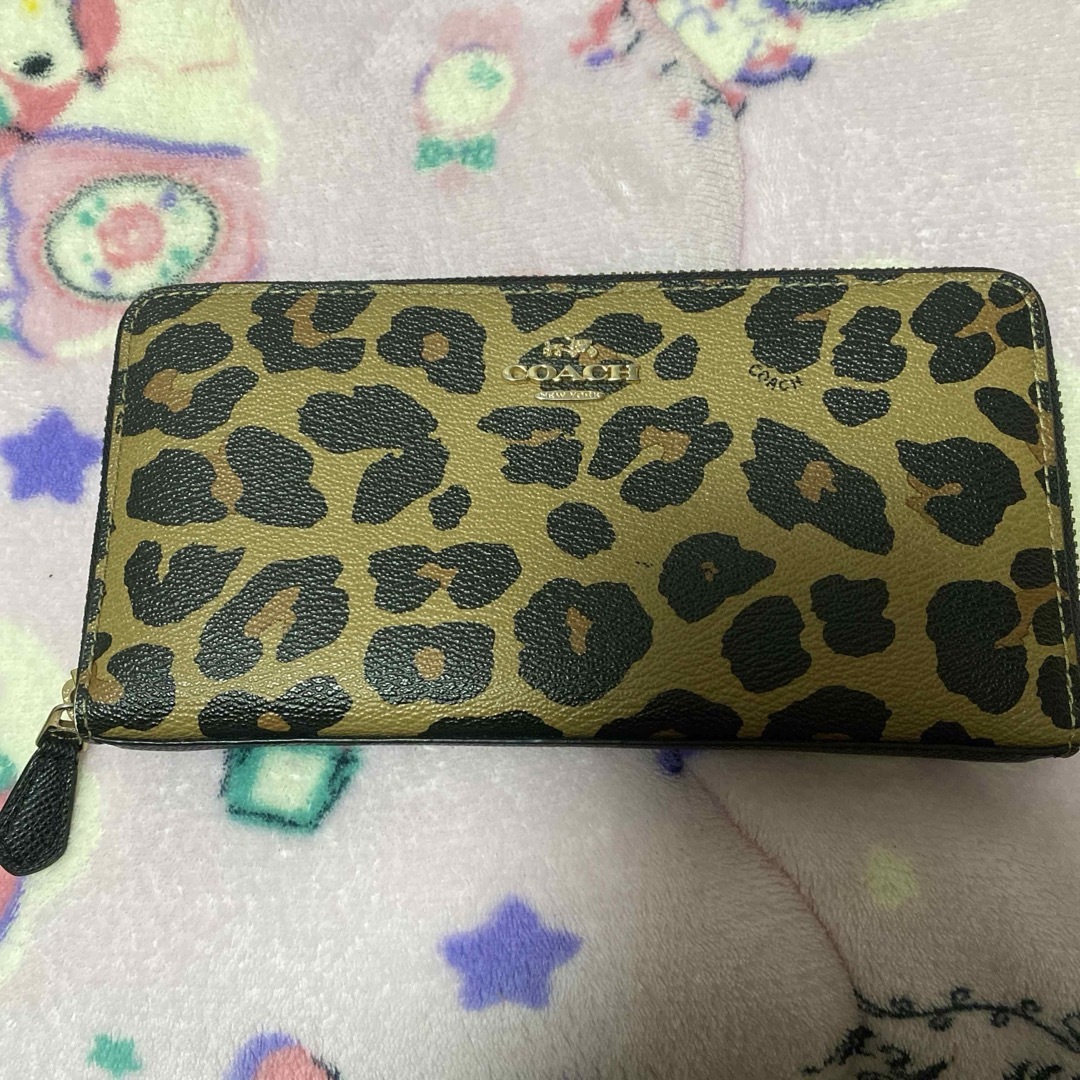 COACH(コーチ)の美品 COACH　財布　ヒョウ柄　アニマル　人気　ラウンドファスナー レディースのファッション小物(財布)の商品写真